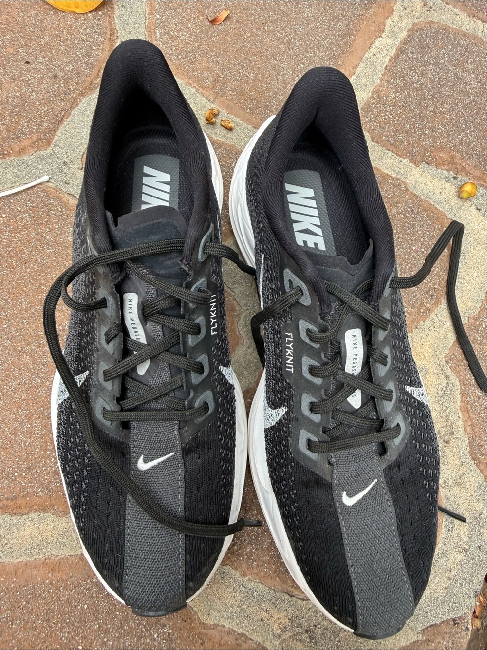 Nike women’s Black and White Pegasus  Athletic Running Shoes
